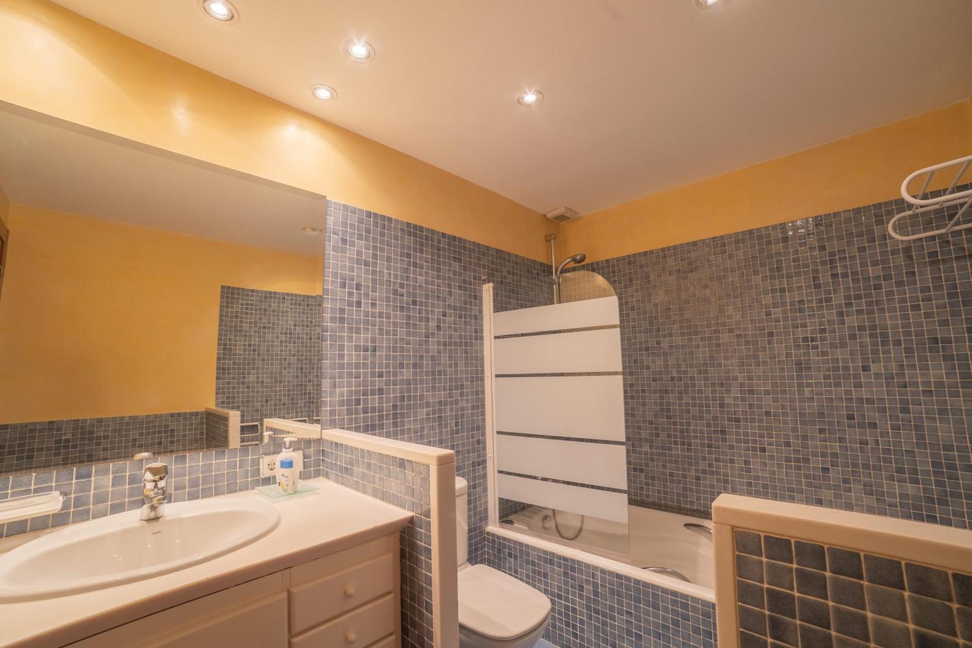 Mazi Apartments Colon Vic Bagian luar foto
