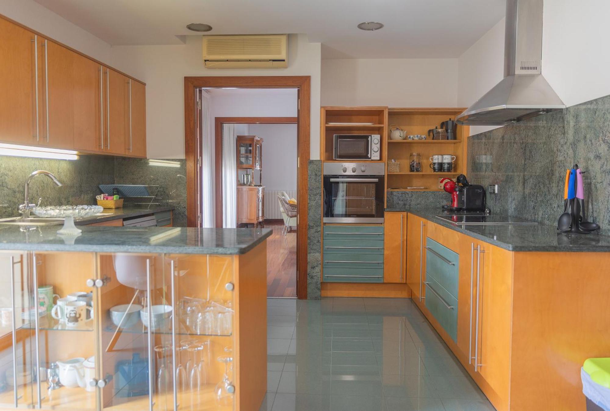 Mazi Apartments Colon Vic Bagian luar foto