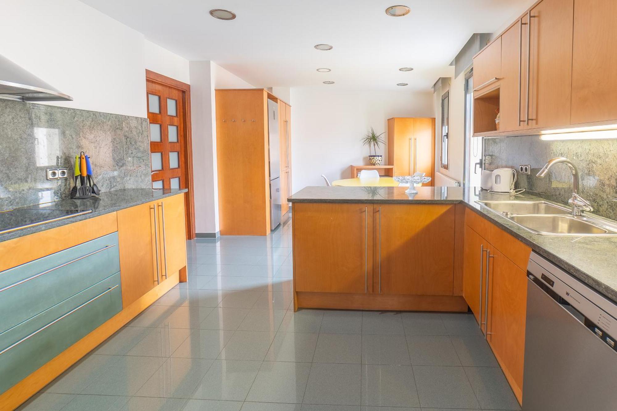 Mazi Apartments Colon Vic Bagian luar foto